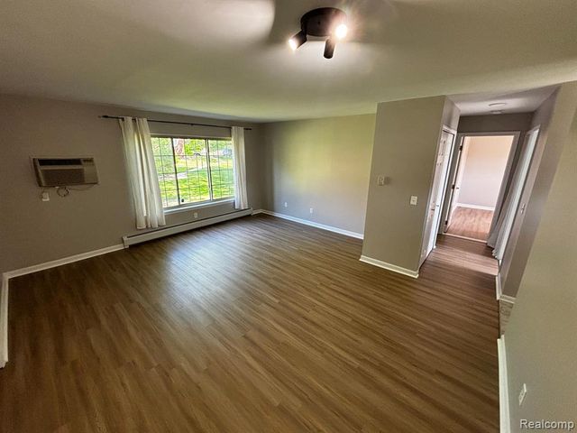 454 Romeo Road 215, Rochester, MI 48307