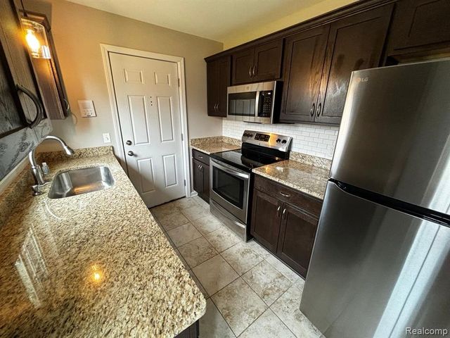 454 Romeo Road 215, Rochester, MI 48307
