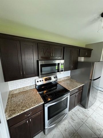 454 Romeo Road 215, Rochester, MI 48307