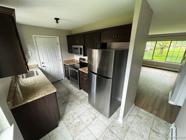 454 Romeo Road 215, Rochester, MI 48307