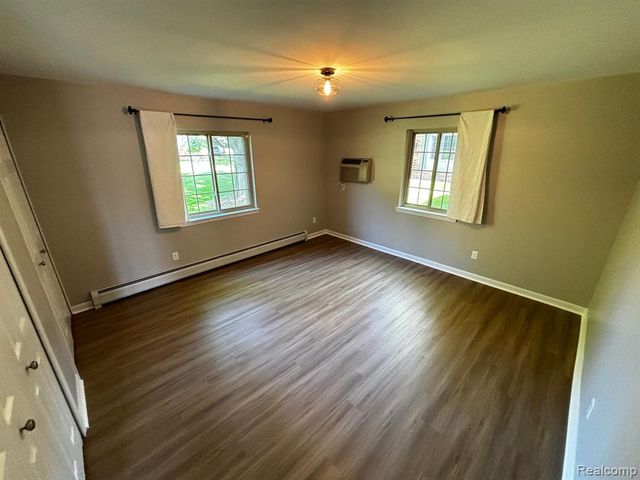 454 Romeo Road 215, Rochester, MI 48307