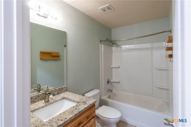 1015 Twin Deer Lane, Canyon Lake, TX 78133