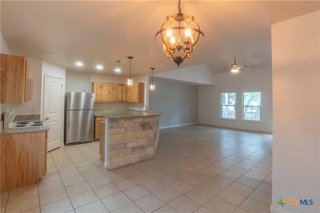 1015 Twin Deer Lane, Canyon Lake, TX 78133