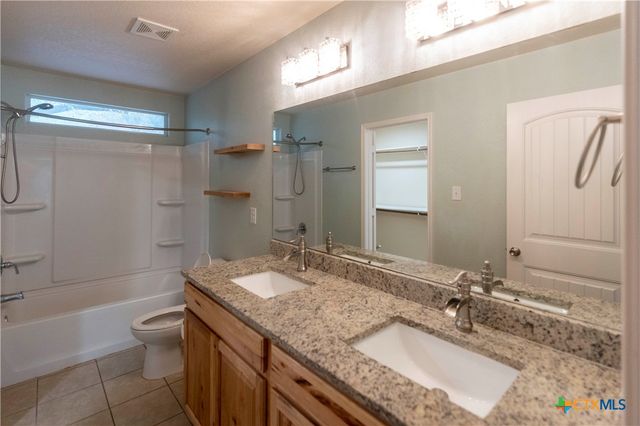 1015 Twin Deer Lane, Canyon Lake, TX 78133