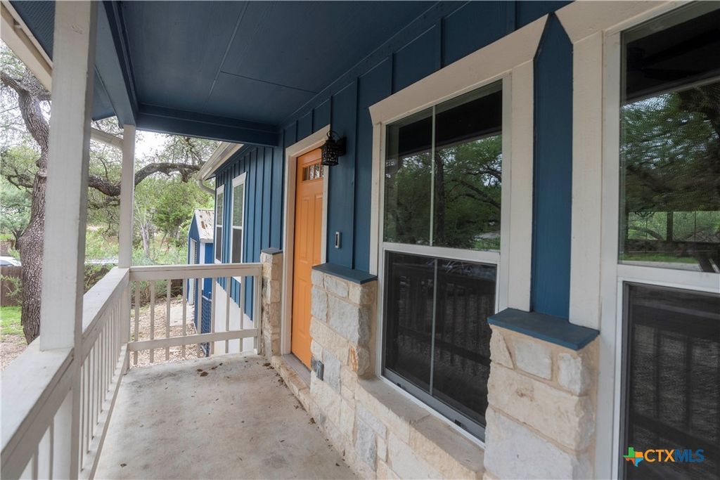 1015 Twin Deer Lane, Canyon Lake, TX 78133