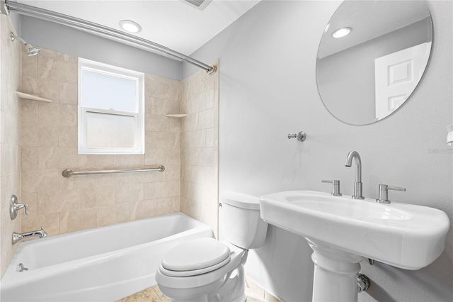 9407 LAURA ANNE DRIVE, Seminole, FL 33776