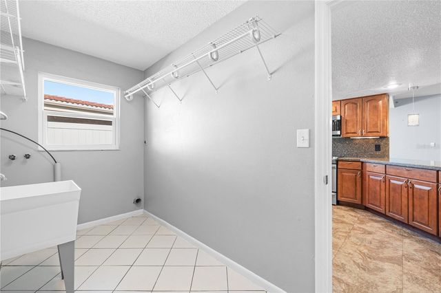 9407 LAURA ANNE DRIVE, Seminole, FL 33776