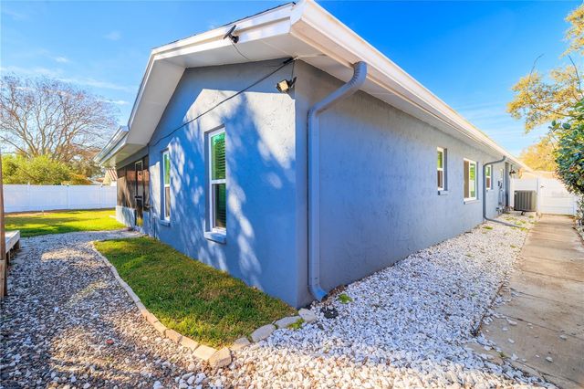 9407 LAURA ANNE DRIVE, Seminole, FL 33776