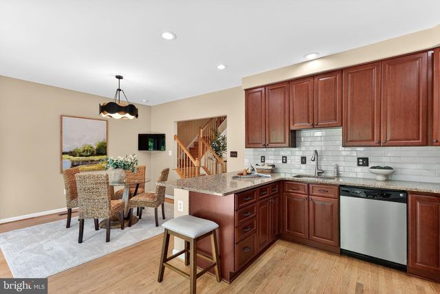 7412 GILLINGHAM ROW, Alexandria, VA 22315