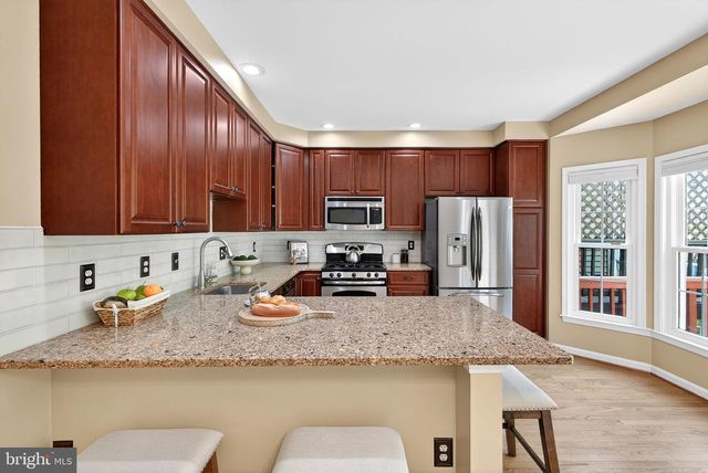 7412 GILLINGHAM ROW, Alexandria, VA 22315