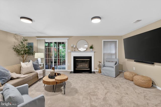 7412 GILLINGHAM ROW, Alexandria, VA 22315