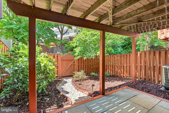 7412 GILLINGHAM ROW, Alexandria, VA 22315