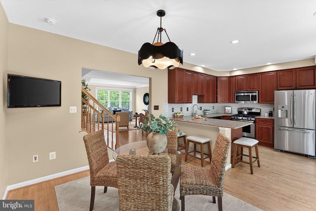 7412 GILLINGHAM ROW, Alexandria, VA 22315