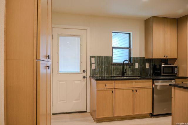 823 La Manda, San Antonio, TX 78201