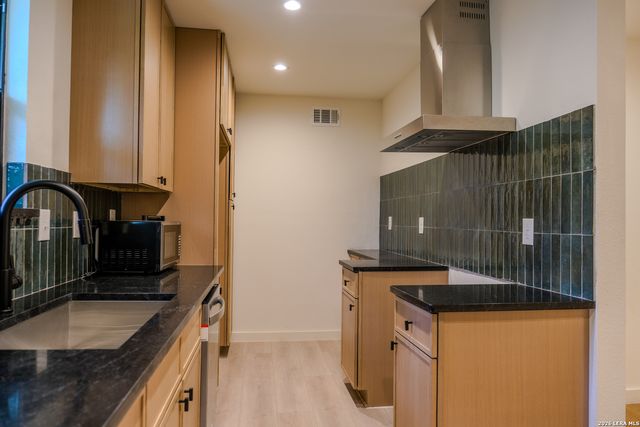 823 La Manda, San Antonio, TX 78201