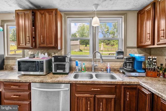 27 HOOVER LN, Mohnton, PA 19540