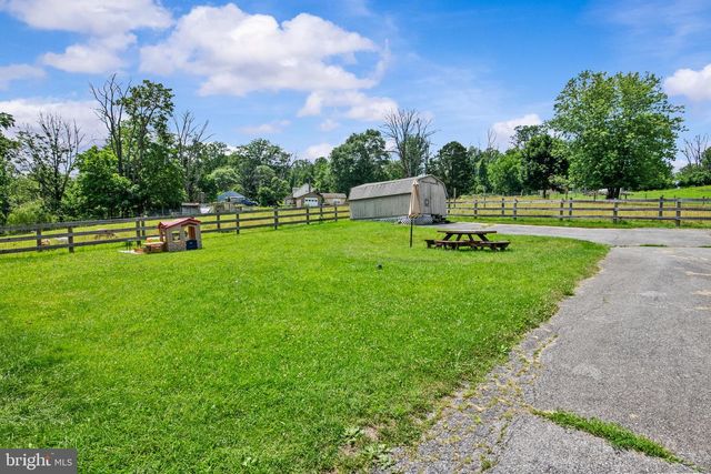 27 HOOVER LN, Mohnton, PA 19540