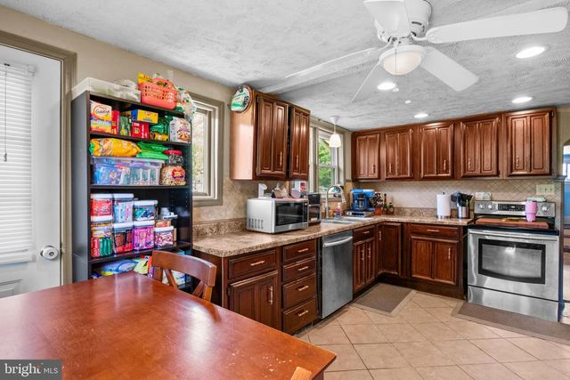 27 HOOVER LN, Mohnton, PA 19540