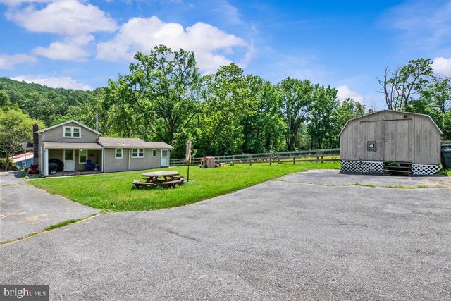27 HOOVER LN, Mohnton, PA 19540