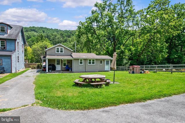 27 HOOVER LN, Mohnton, PA 19540