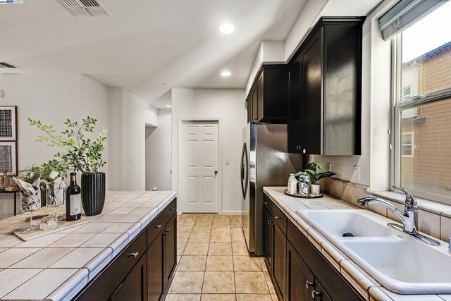 612 Staley Ave, Hayward, CA 94541