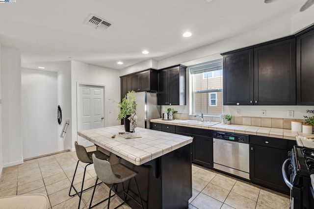 612 Staley Ave, Hayward, CA 94541