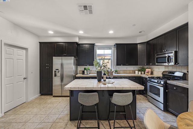 612 Staley Ave, Hayward, CA 94541