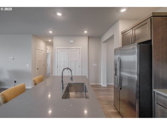 1447 GLADIOLA Dr, Junction City, OR 97448