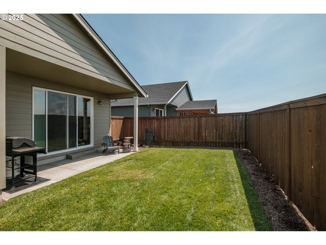 1447 GLADIOLA Dr, Junction City, OR 97448