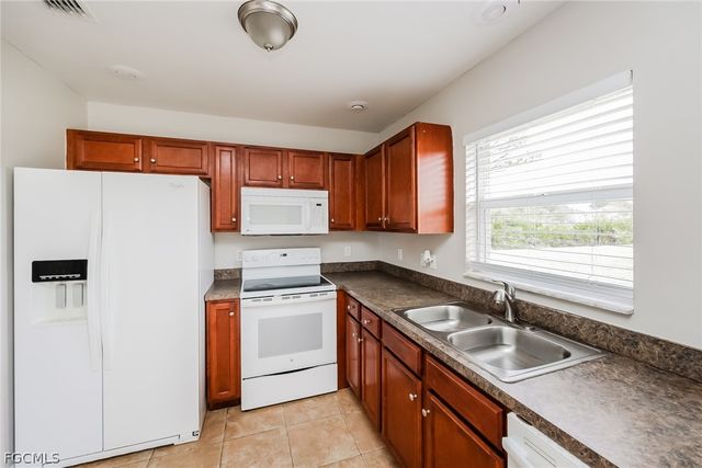 2900 73rd ST W, Lehigh Acres, FL 33971