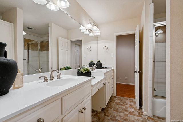 218 VILLAGE CIR, Hill Country Village, TX 78232