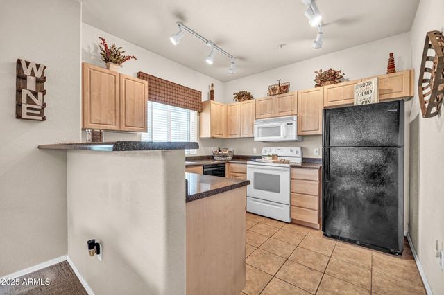 7401 W Arrowhead Clubhouse Drive 2067, Glendale, AZ 85308