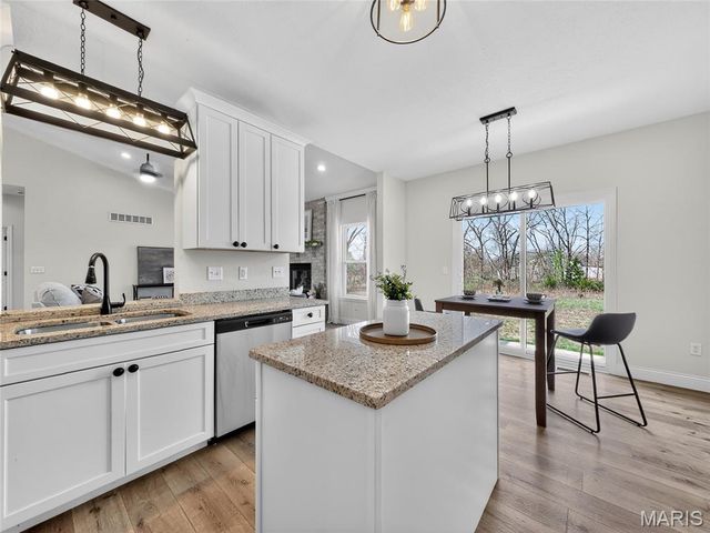 3525 Weatherby Lane, Farmington, MO 63640