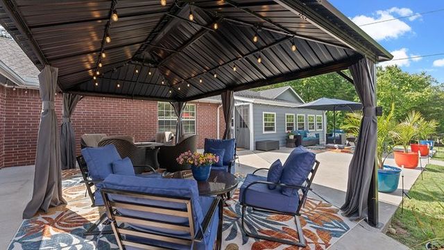 1710 Steele Road, Tontitown, AR 72762