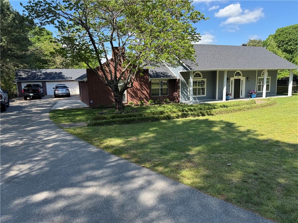 1710 Steele Road, Tontitown, AR 72762