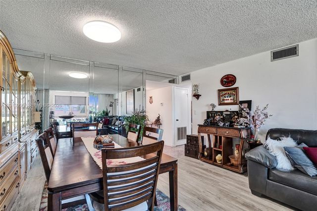 9461 Sunrise Lakes Boulevard 208, Sunrise, FL 33322
