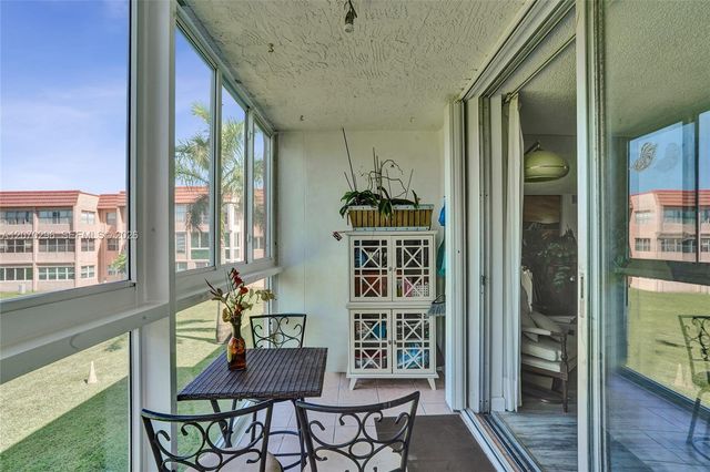 9461 Sunrise Lakes Boulevard 208, Sunrise, FL 33322