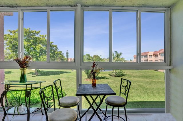 9461 Sunrise Lakes Boulevard 208, Sunrise, FL 33322