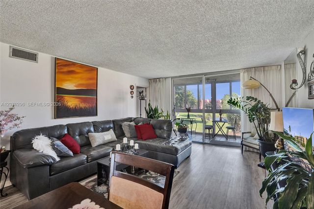 9461 Sunrise Lakes Boulevard 208, Sunrise, FL 33322