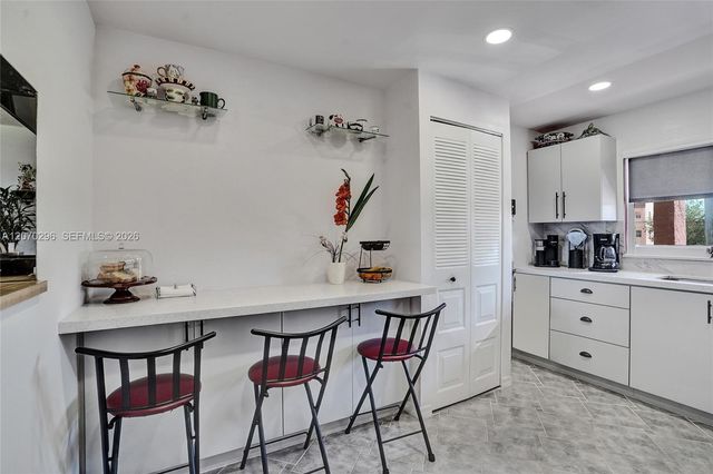 9461 Sunrise Lakes Boulevard 208, Sunrise, FL 33322