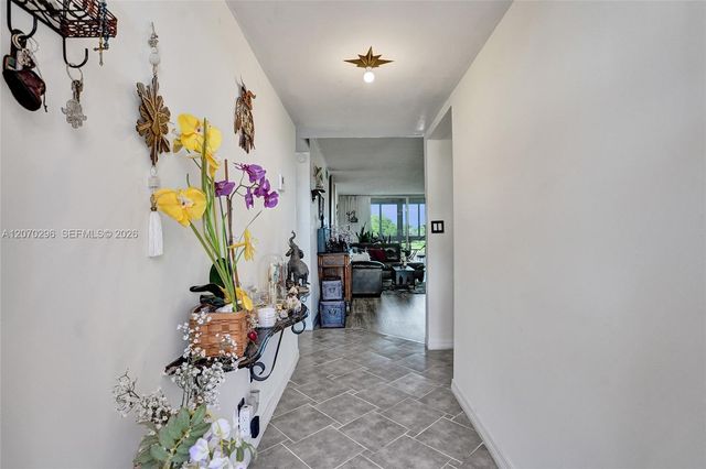 9461 Sunrise Lakes Boulevard 208, Sunrise, FL 33322