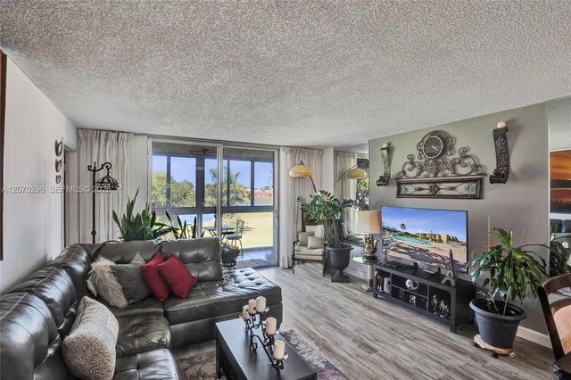 9461 Sunrise Lakes Boulevard 208, Sunrise, FL 33322