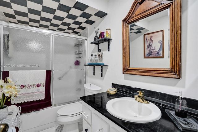 9461 Sunrise Lakes Boulevard 208, Sunrise, FL 33322