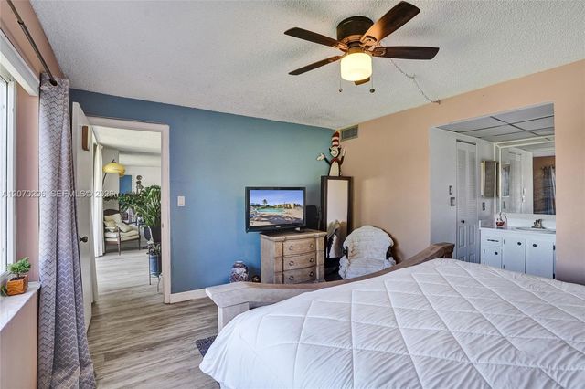 9461 Sunrise Lakes Boulevard 208, Sunrise, FL 33322