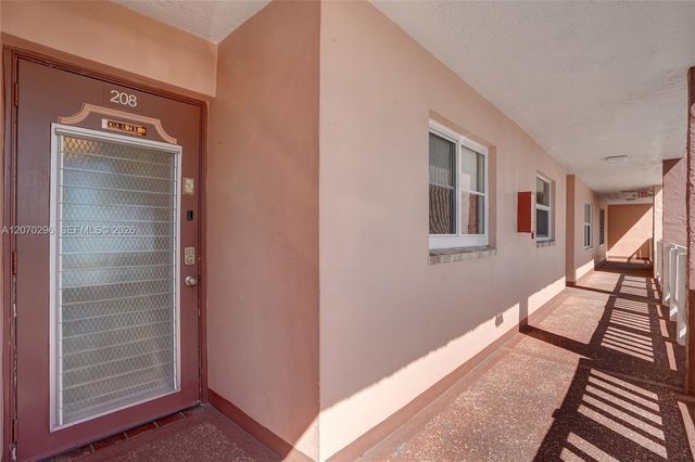 9461 Sunrise Lakes Boulevard 208, Sunrise, FL 33322