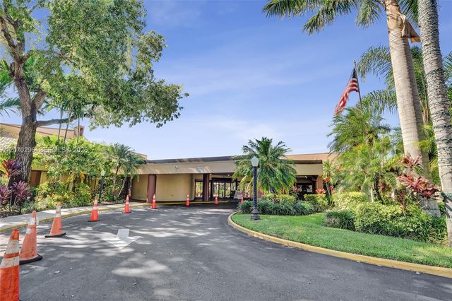 9461 Sunrise Lakes Boulevard 208, Sunrise, FL 33322