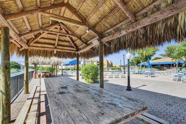 9461 Sunrise Lakes Boulevard 208, Sunrise, FL 33322