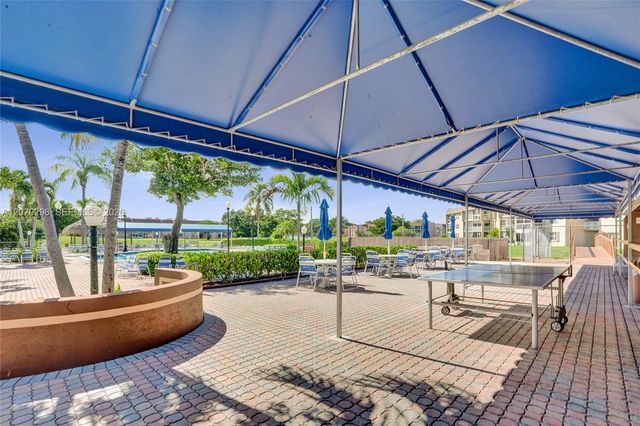 9461 Sunrise Lakes Boulevard 208, Sunrise, FL 33322