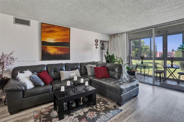 9461 Sunrise Lakes Boulevard 208, Sunrise, FL 33322