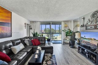 9461 Sunrise Lakes Boulevard 208, Sunrise, FL 33322